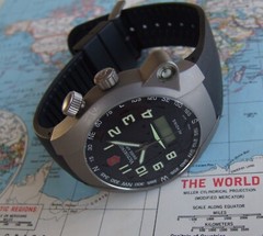 ULTRA RARE SWISS ARMY Men ST5000 LED Digital Compass TITANIUM Watch w/PATHFINDER