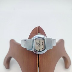 woman’s quartz geneva Silverstone cuff watch light pink dial NEW BATTERY