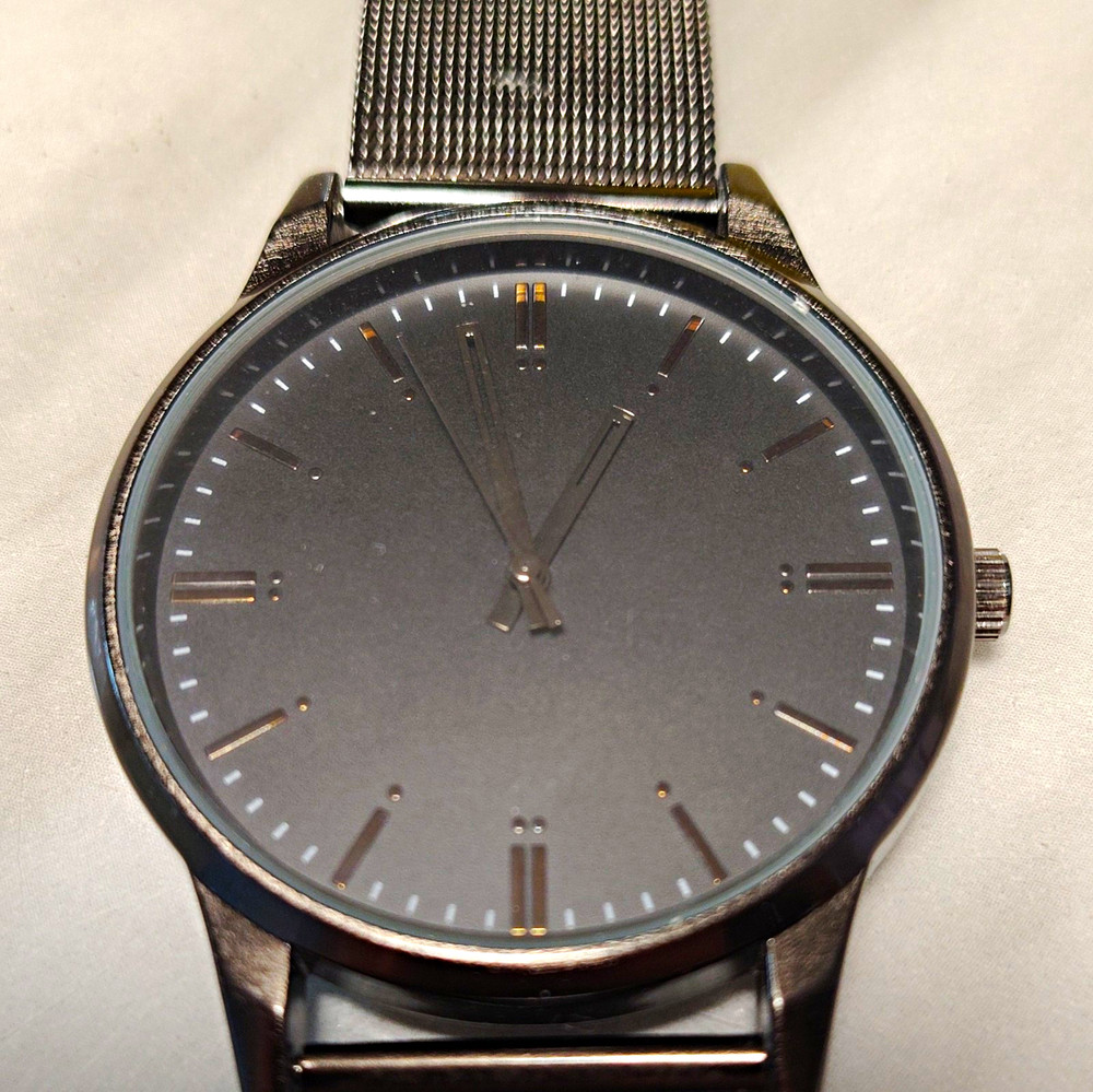 FMD GF019 Quartz Analog Wristwatch Gray Mesh Band Gray Dial Stick Index