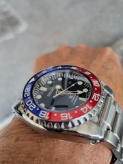 Seiko ska Scuba Divers 200m Kinetic Prospex SKA369 5M62 in Red Blue